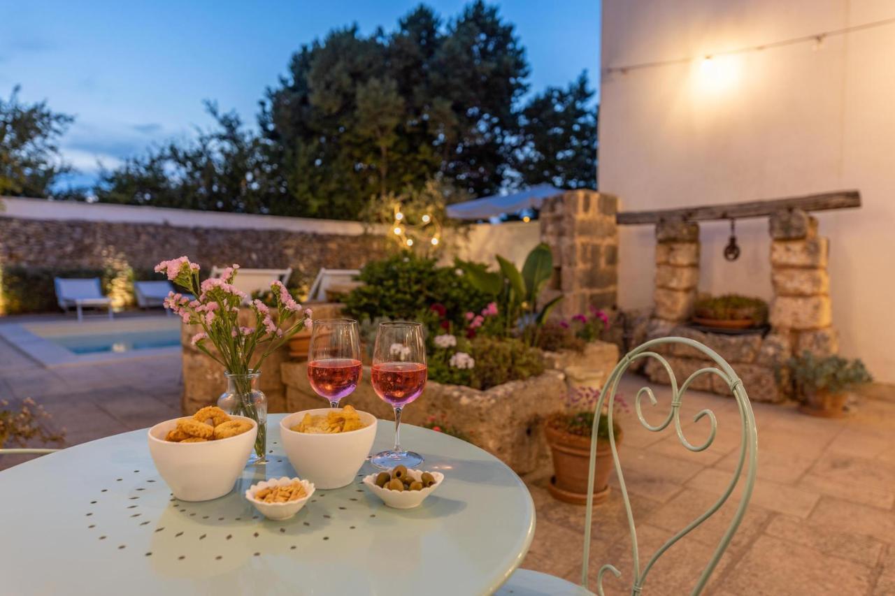 Villa Courtyard With Pool Racale Exterior foto