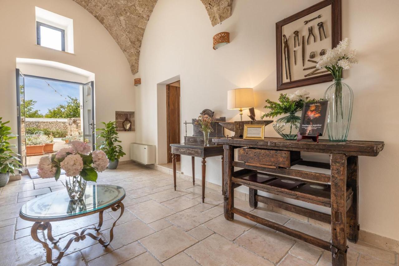 Villa Courtyard With Pool Racale Exterior foto