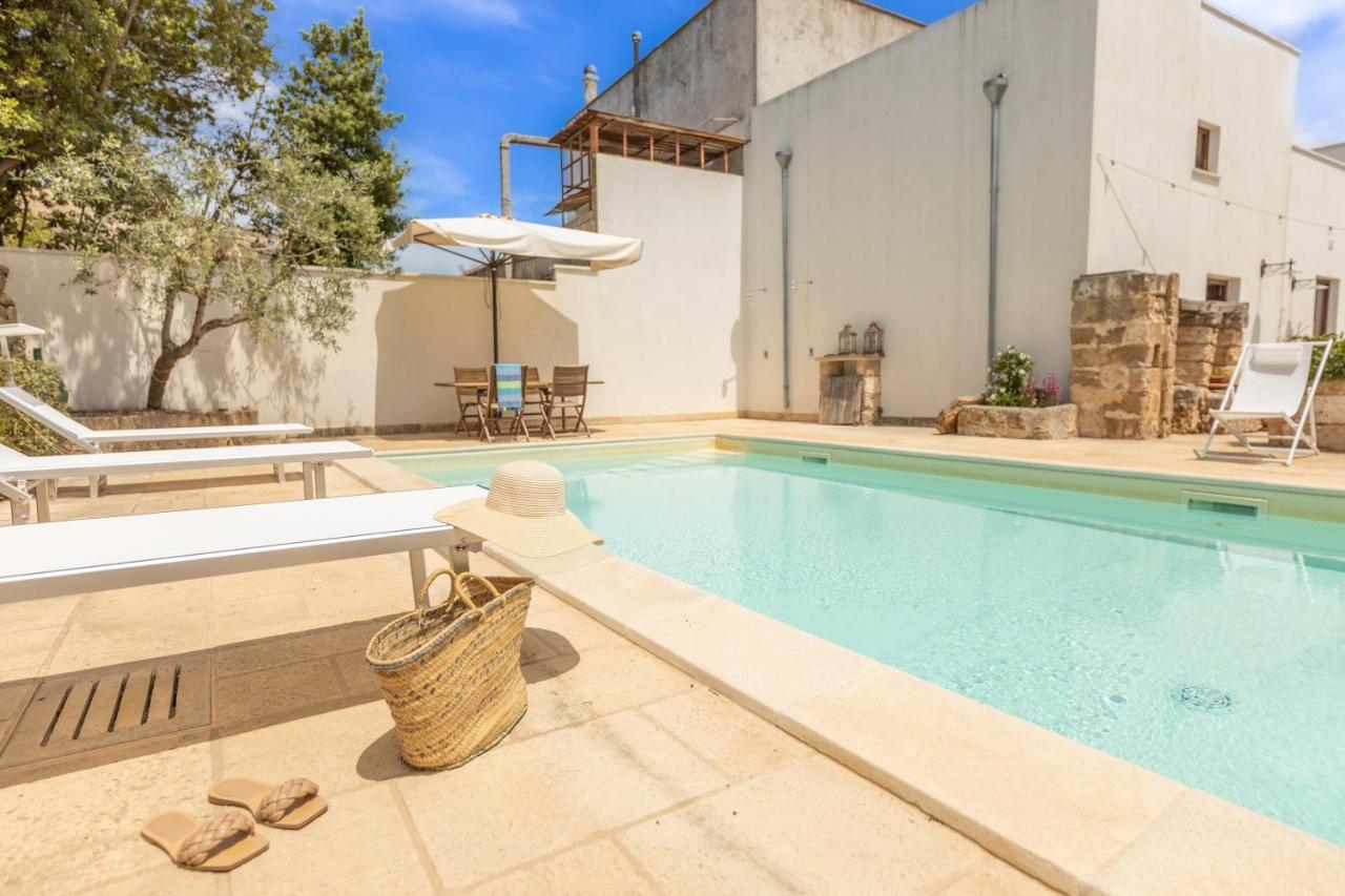 Villa Courtyard With Pool Racale Exterior foto