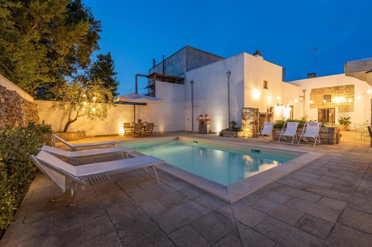 Villa Courtyard With Pool Racale Exterior foto