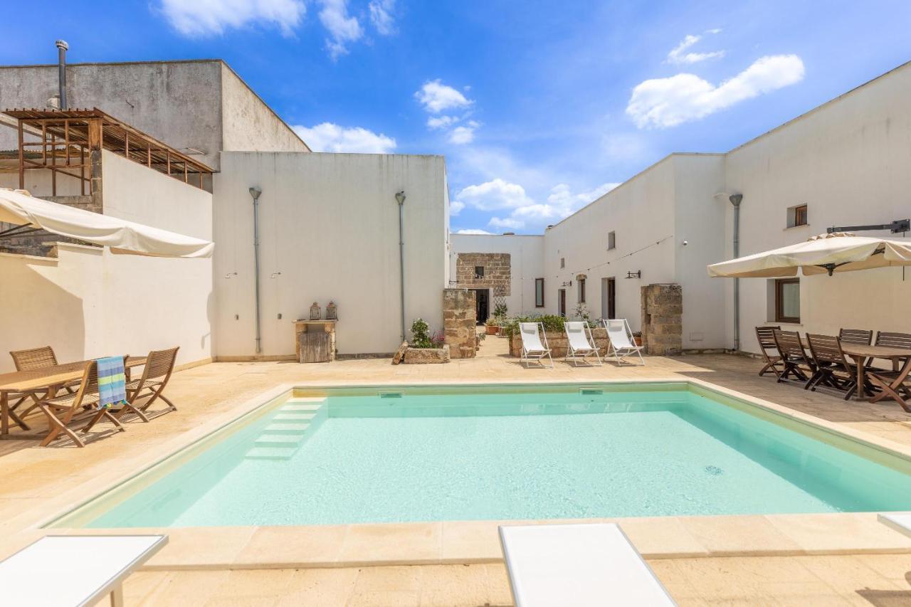 Villa Courtyard With Pool Racale Exterior foto