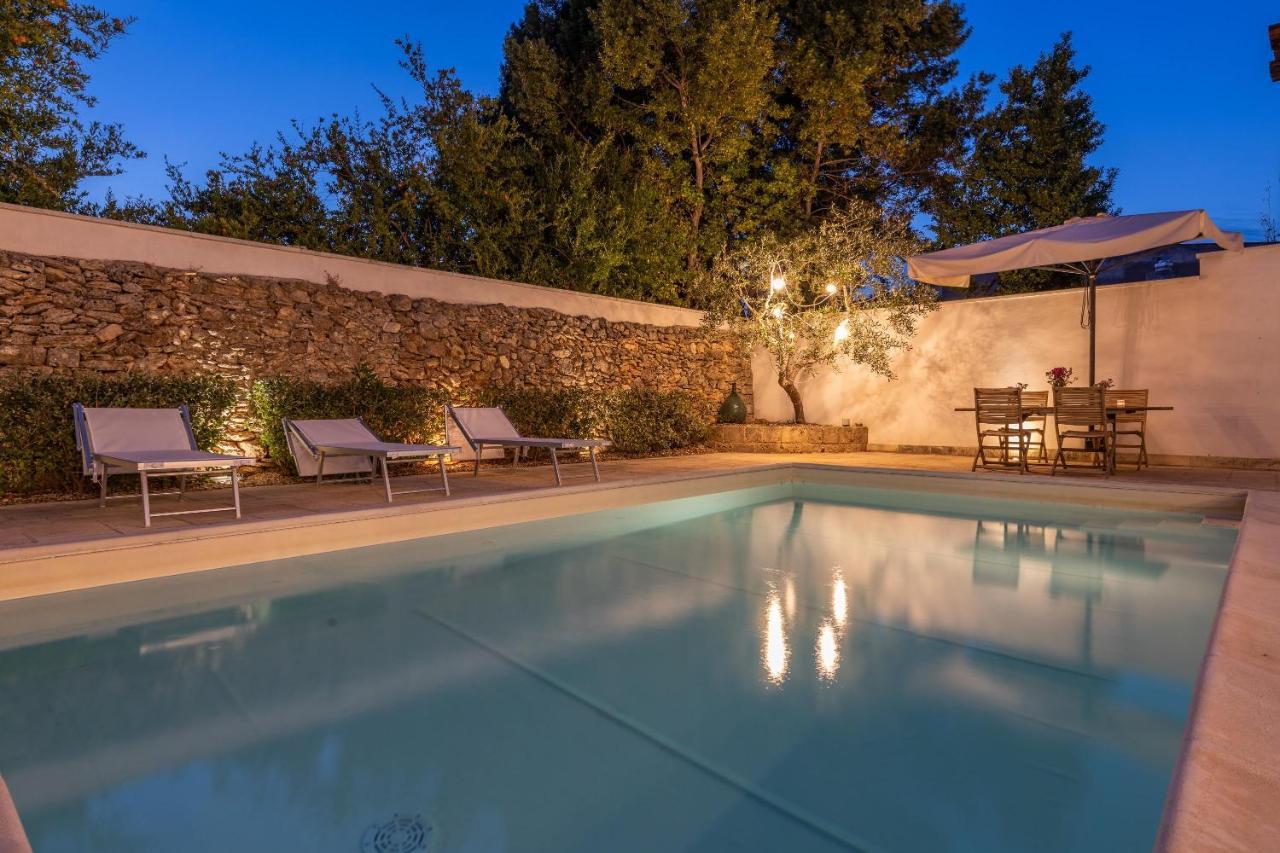 Villa Courtyard With Pool Racale Exterior foto