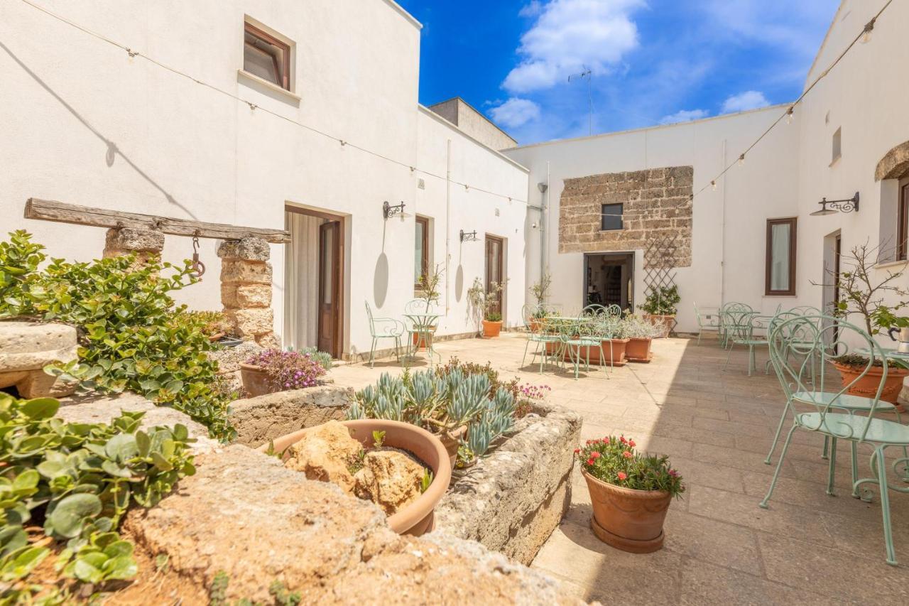 Villa Courtyard With Pool Racale Exterior foto