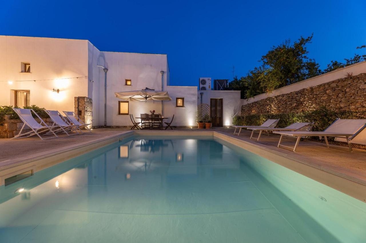 Villa Courtyard With Pool Racale Exterior foto