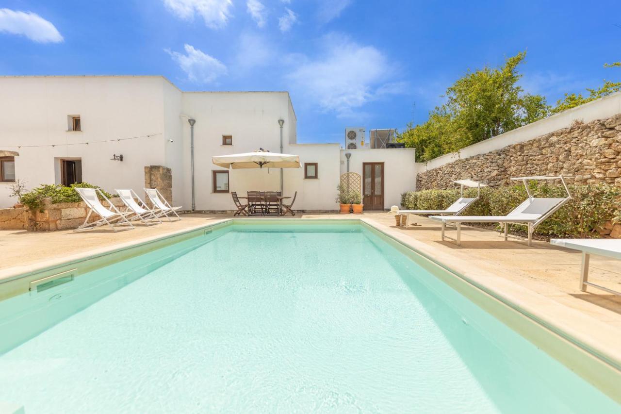 Villa Courtyard With Pool Racale Exterior foto