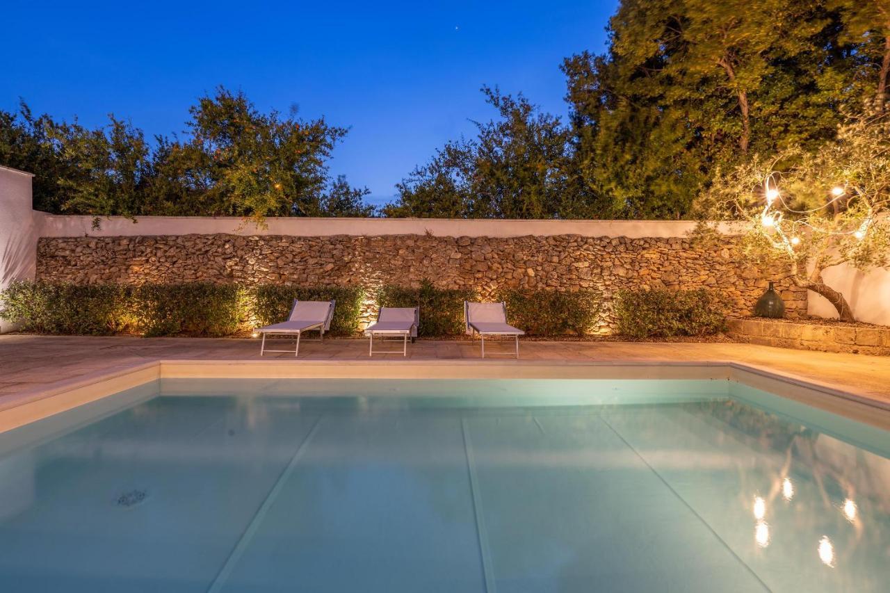 Villa Courtyard With Pool Racale Exterior foto
