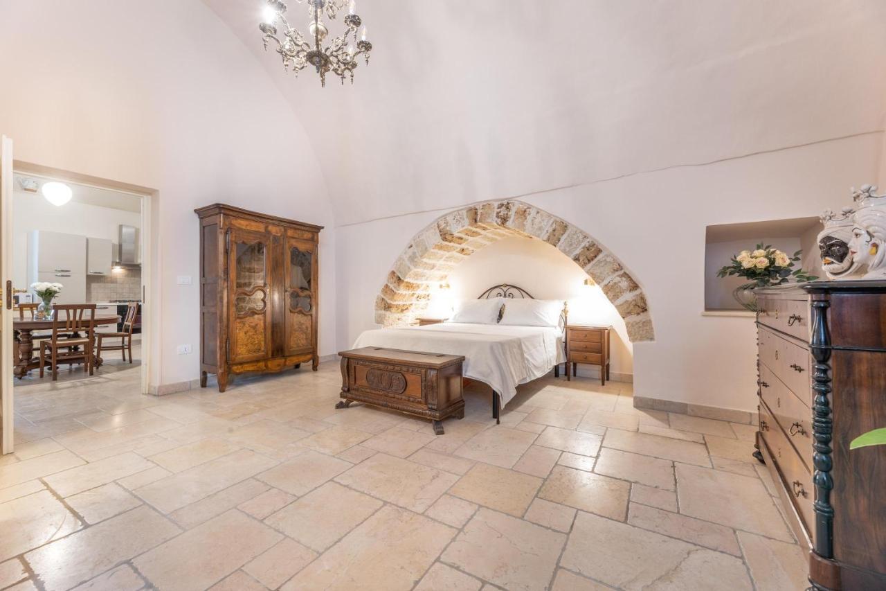 Villa Courtyard With Pool Racale Exterior foto