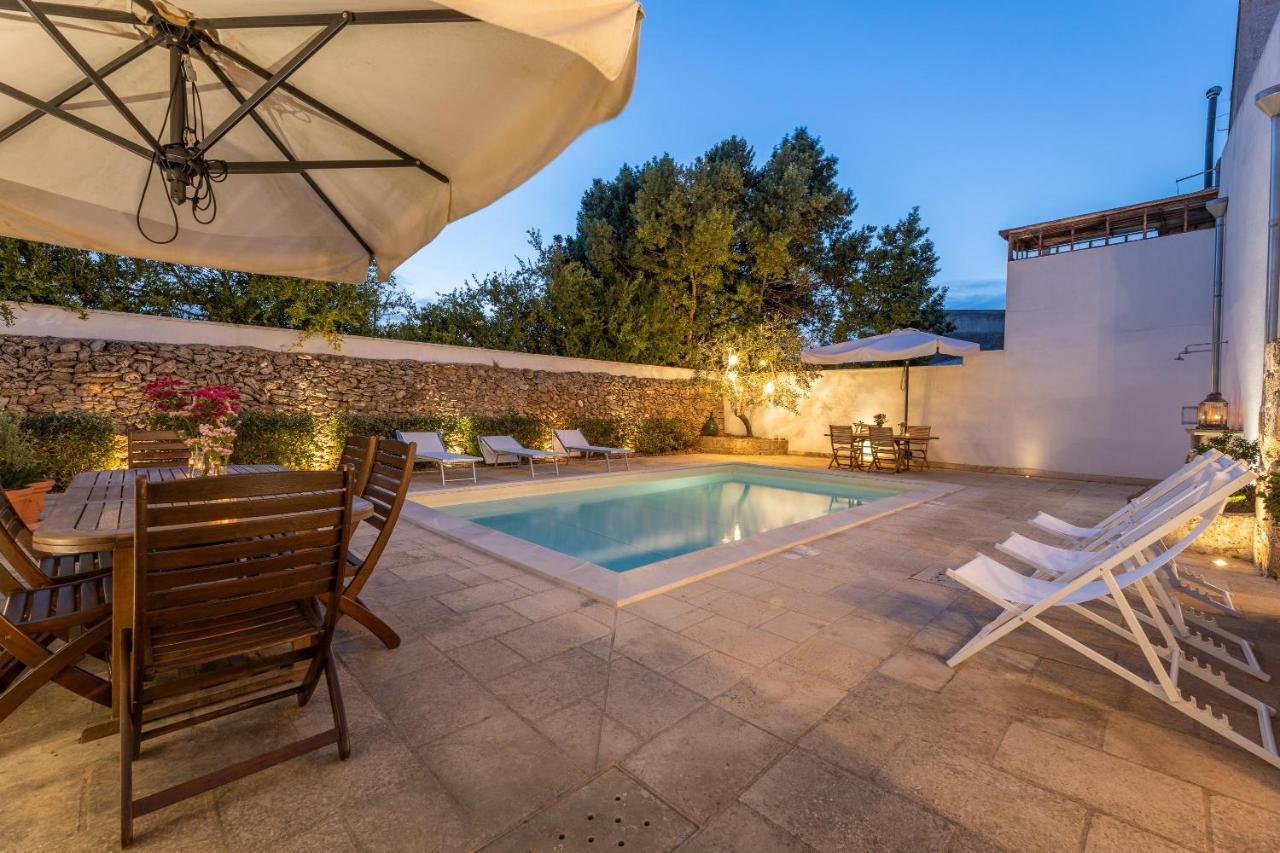 Villa Courtyard With Pool Racale Exterior foto